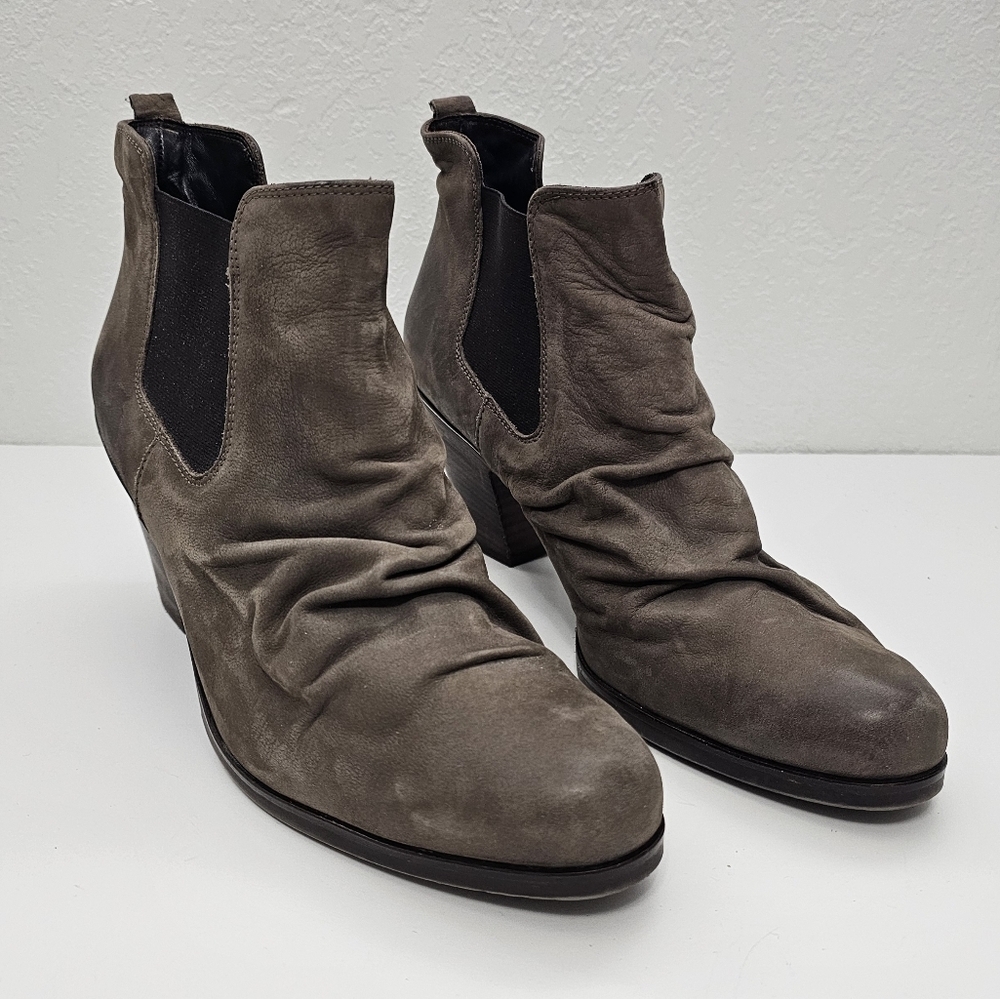 Paul Green Taupe Nubuck Leather Slouchy Stacked Chelsea Heel Ankle Boots 9.5 / 7